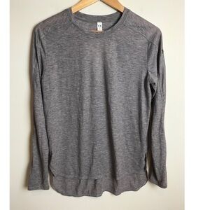 Under Armour loose long sleeve peek a boo back tee size small